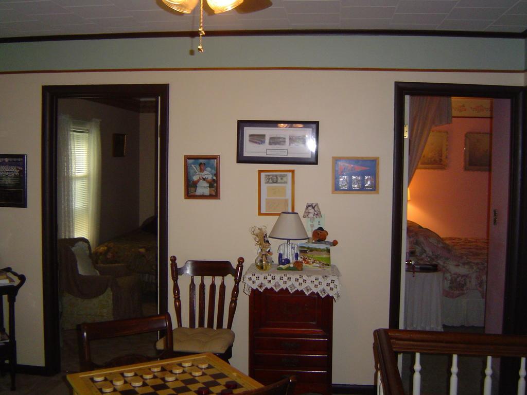 Kountry Living Bed And Breakfast Онеонта Екстер'єр фото