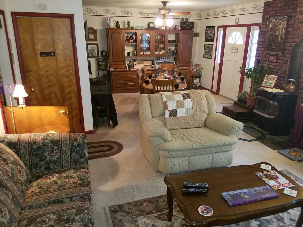 Kountry Living Bed And Breakfast Онеонта Екстер'єр фото